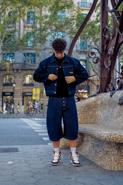 Conjunto Denim con modelo chico, de frente