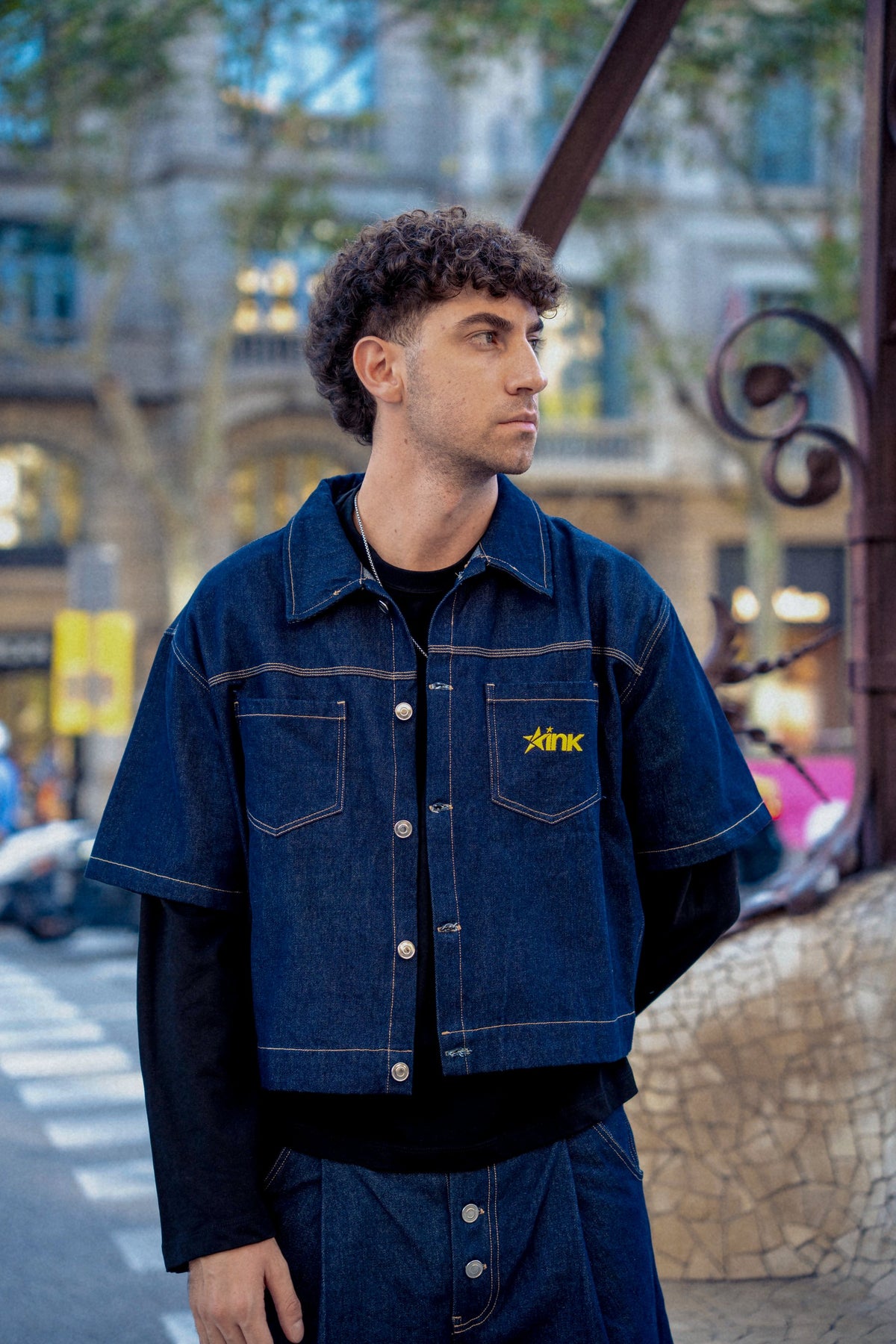 Sobrecamisa Denim con modelo chico, de frente